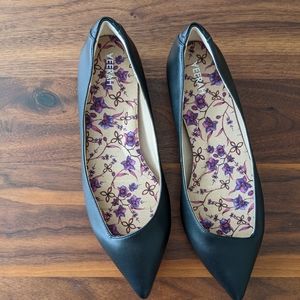 Veerah Vegan Leather Flats in Black